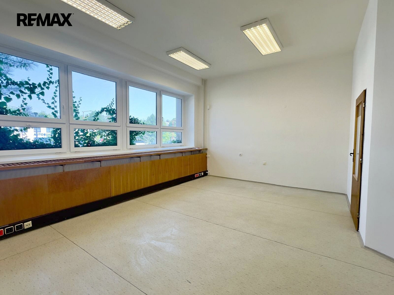 Pronájem kanceláře 30 m² – fotografie 3