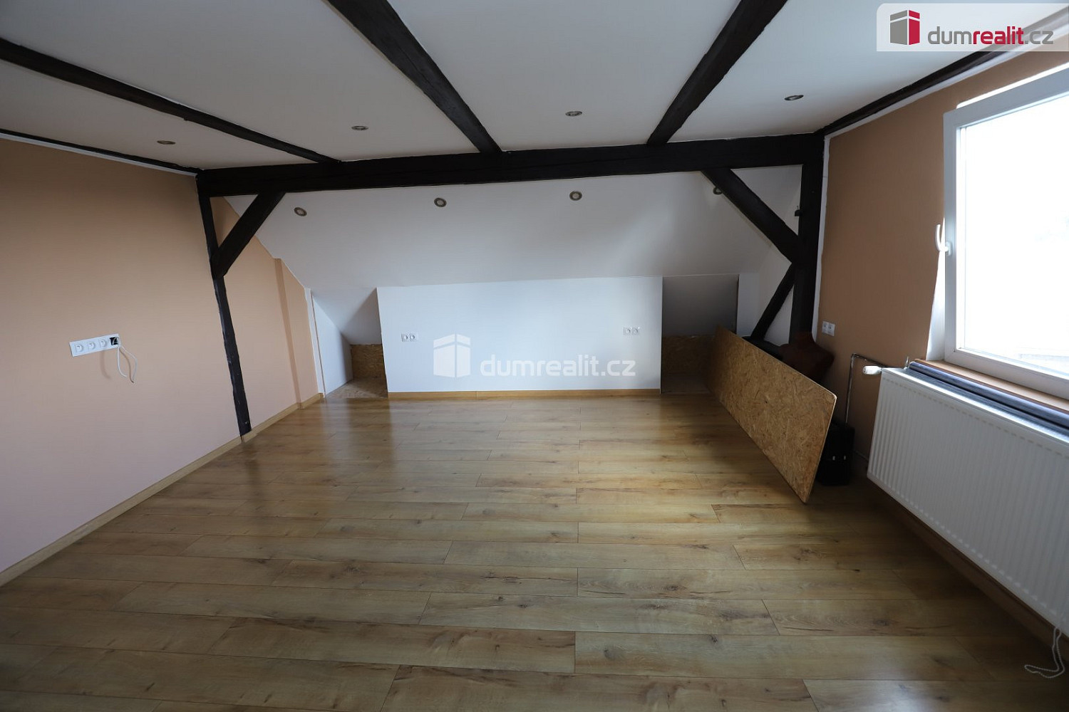 Prodej domu 180 m² s pozemkem 1 242 m² – fotografie 2