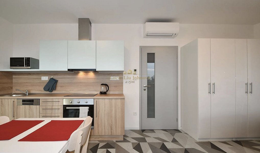 Prodej bytu 1+kk 30 m², Praha – náhled fotky 4