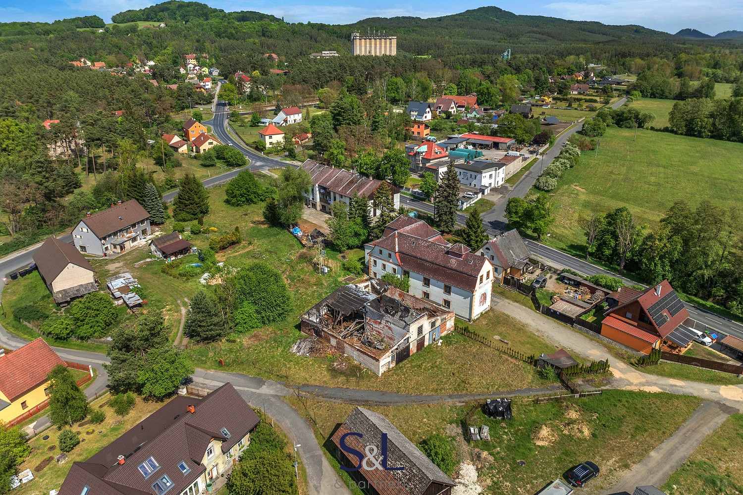 Prodej stavebního pozemku 2 111 m² – fotografie 4