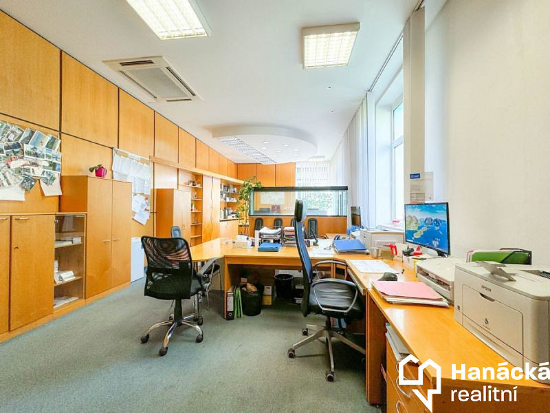 Pronájem kanceláře 210 m² – pohled 3