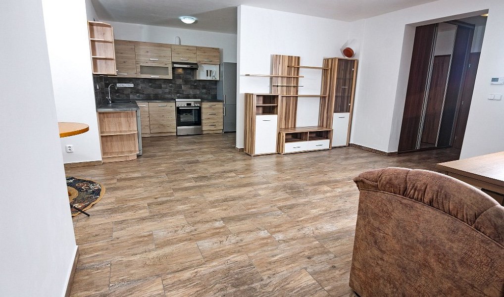Pronájem bytu 4+kk 155 m², Šestajovice – náhled fotky 8