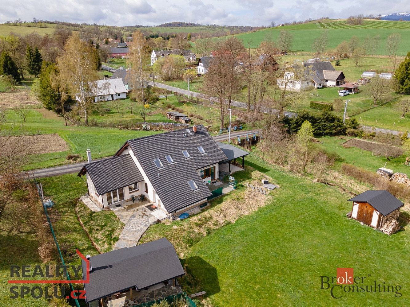 Prodej domu 261 m² s pozemkem 1 916 m²