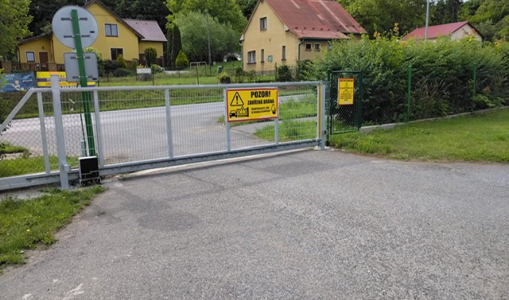 Prodej zděné řadové garáže 20 m2 v širším centru města Slaný, Slaný – náhled fotky 6