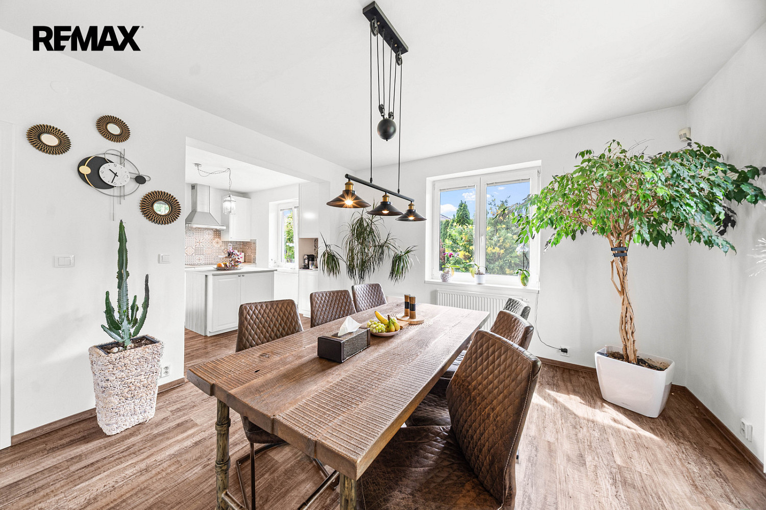 Prodej domu 205 m² s pozemkem 809 m² - View 4