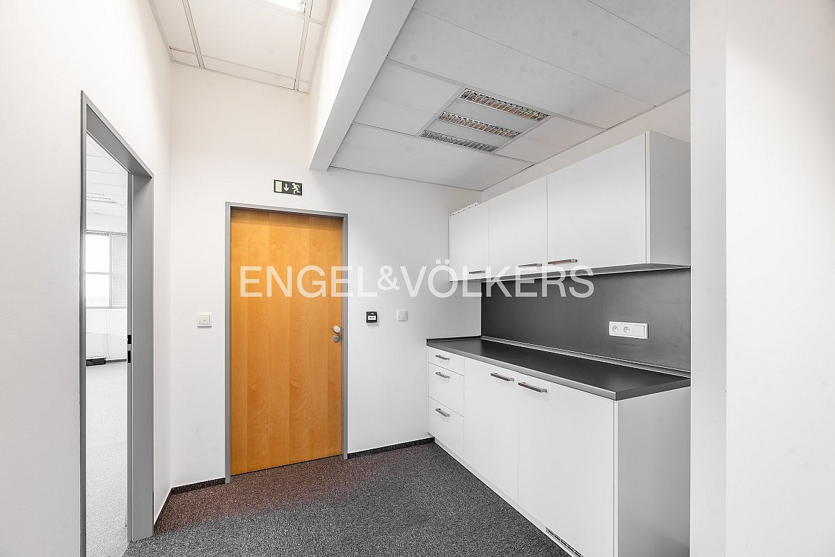 Pronájem kanceláře 504 m² – fotografie 5