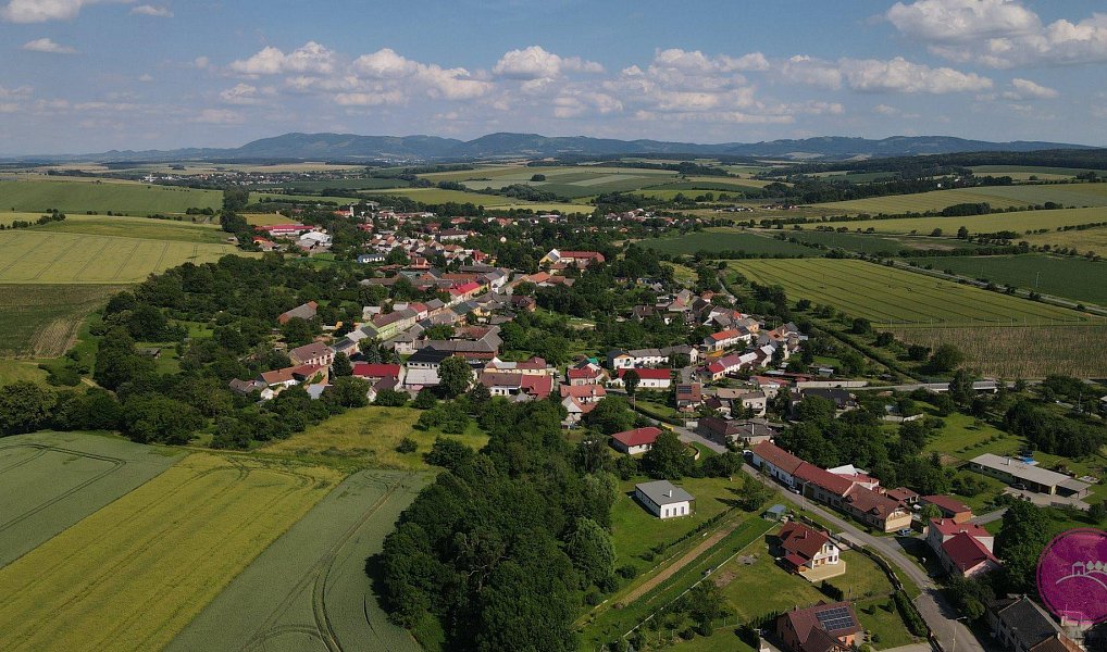 Prodej stavebního pozemku 363 m², Čechy – náhled fotky 3