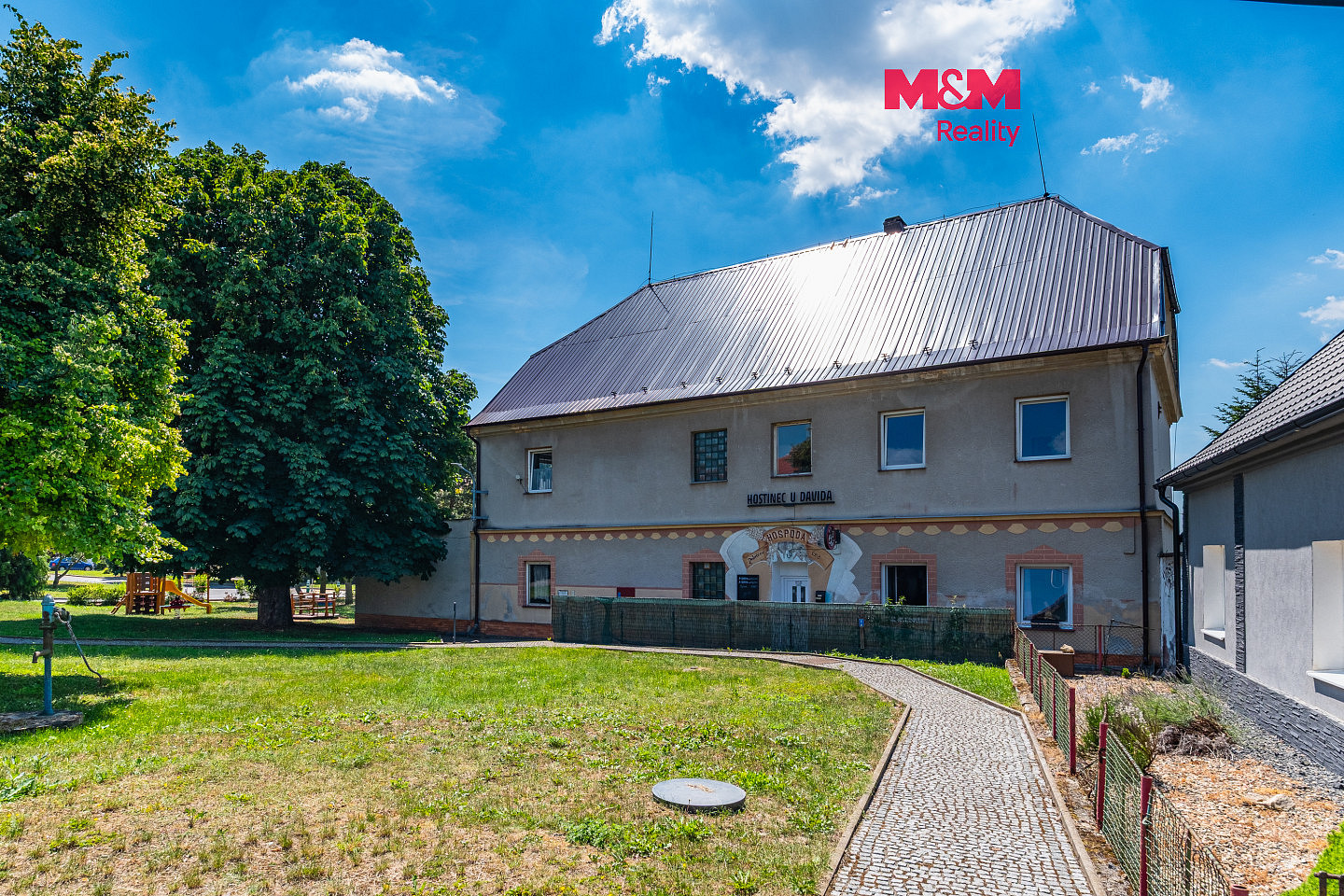 Prodej domu 690 m² s pozemkem 230 m²