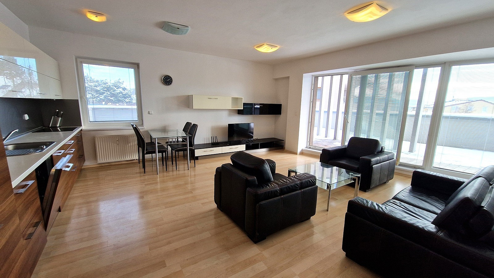 Pronájem bytu 2+kk 65 m² — photo 2