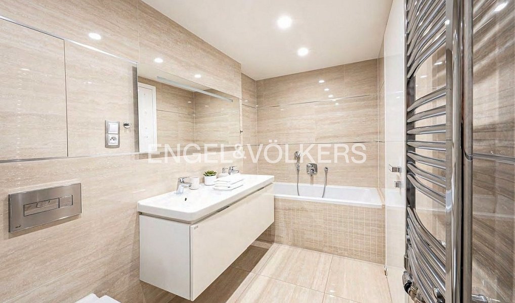 Pronájem bytu 4+kk 132 m², Praha – náhled fotky 12