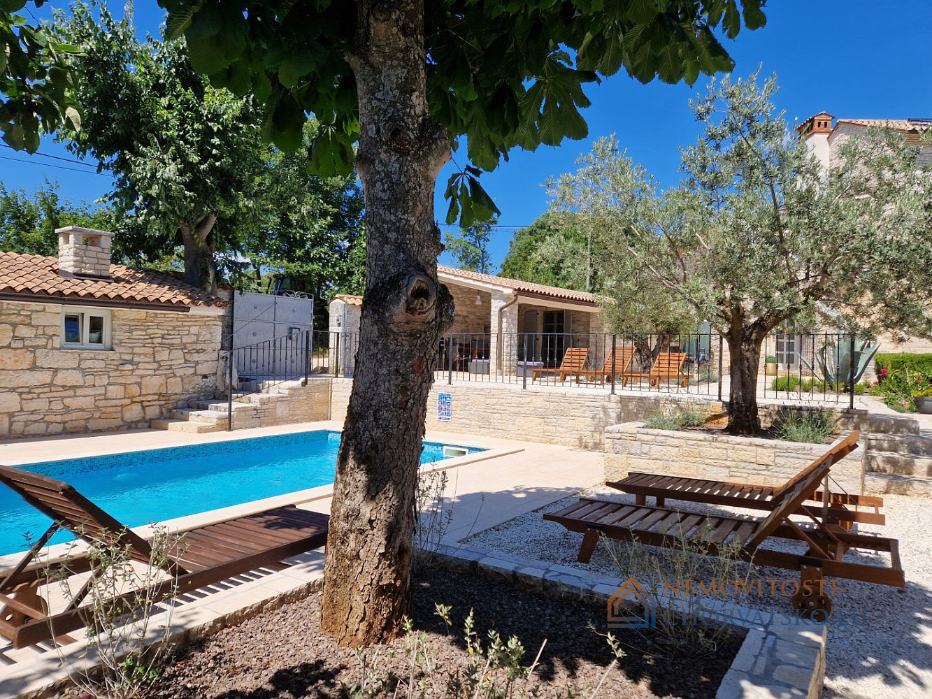 Prodej domu 208 m² s pozemkem 596 m² - Więcej