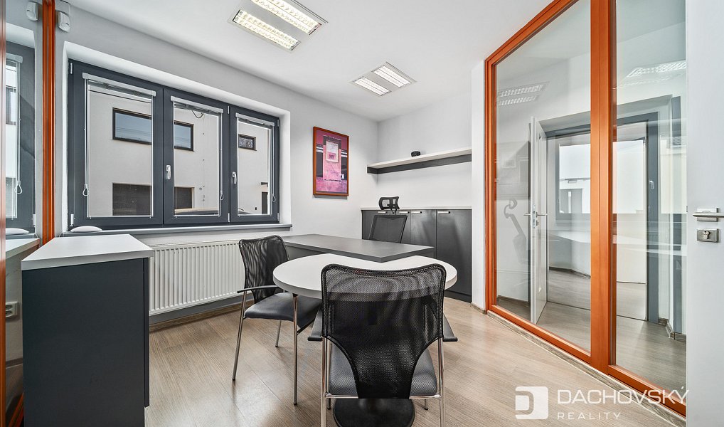 Prodej obchodních prostor 374 m², Pardubice – náhled fotky 25