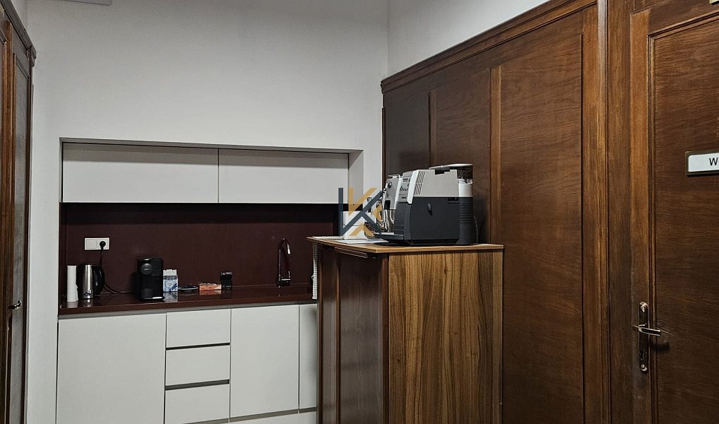 Pronájem kanceláře 160 m², Praha – náhled fotky 8