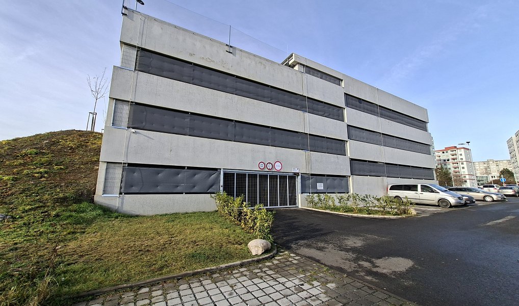 Pronájem krytého garážového stání 12,5m2, Praha 9 - ul. Bryksova, Praha – náhled fotky 8