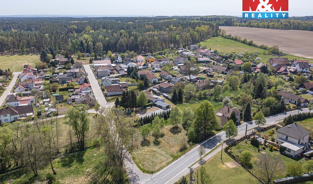 Prodej stavebního pozemku 1 402 m², Veliny – náhled fotky 8