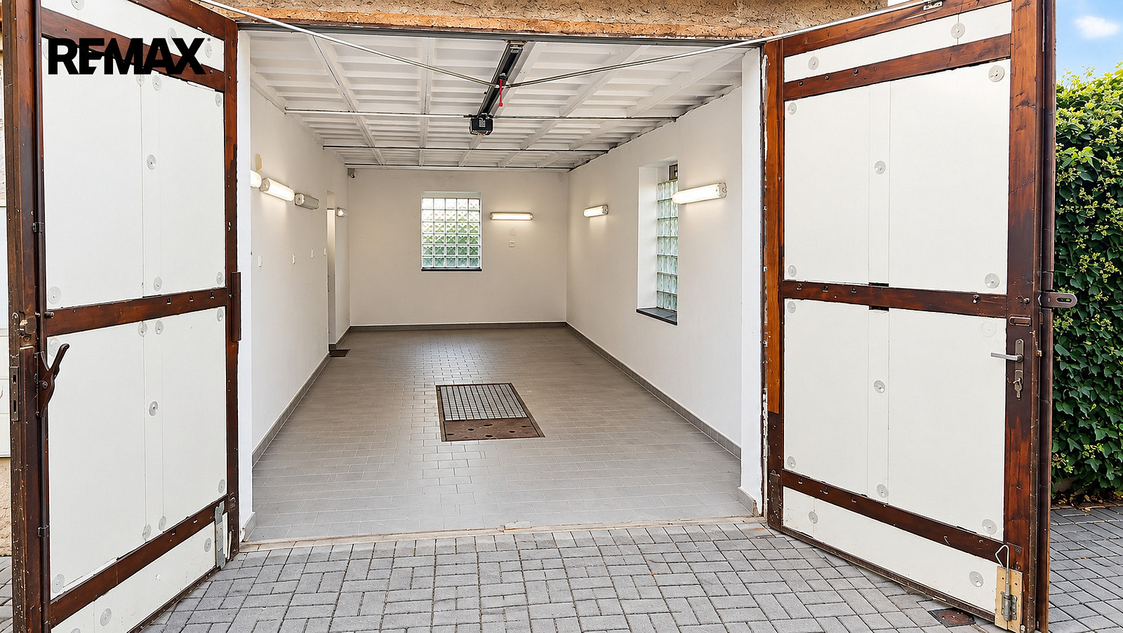 Prodej prostorné dvojgaráže 42 m2 Bílina, ul. Tylova