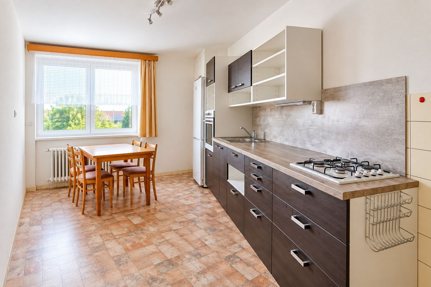 Pronájem bytu 2+1 75 m² – fotografie 2