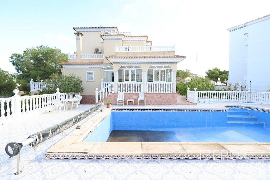 Prodej domu 308 m² s pozemkem 1 514 m²