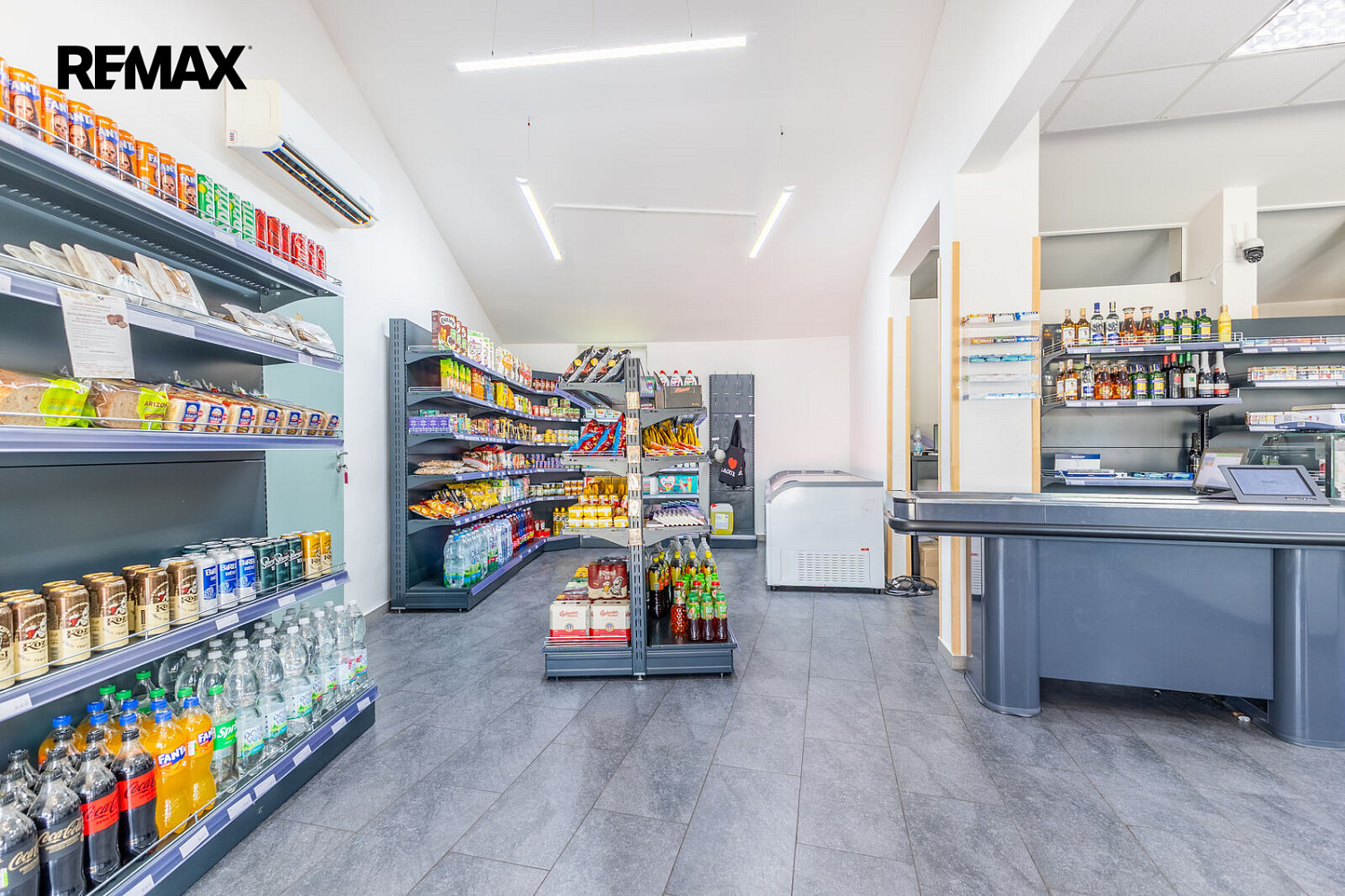Pronájem obchodních prostor 77 m² – fotografie 2