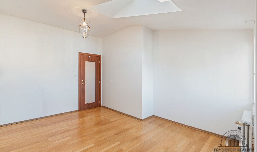Pronájem bytu 5+1 160 m², Praha – náhled fotky 21