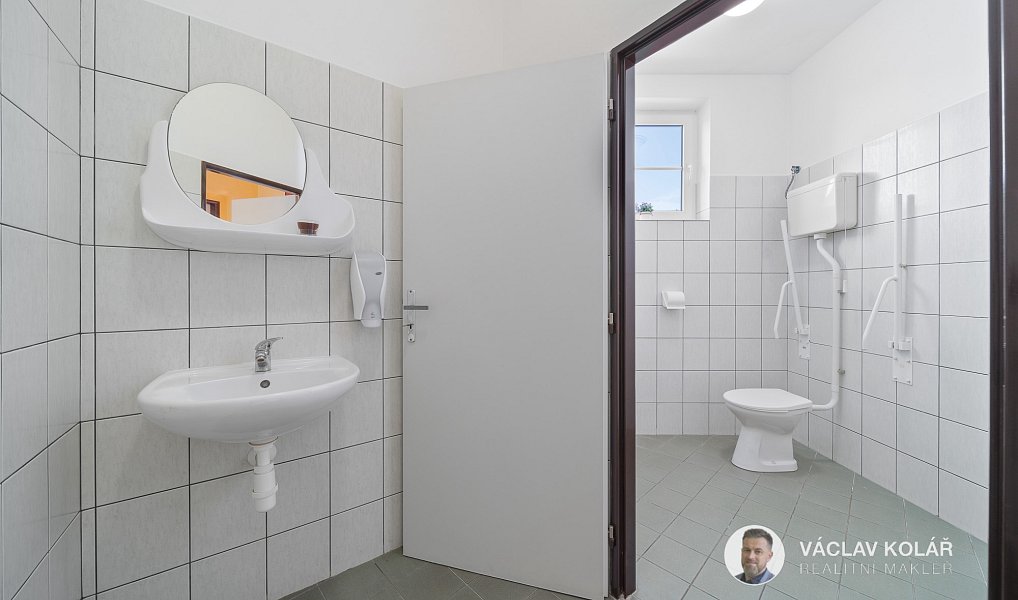 Prodej komerčního objektu (jiného typu) 134 m², Nová Paka – náhled fotky 17