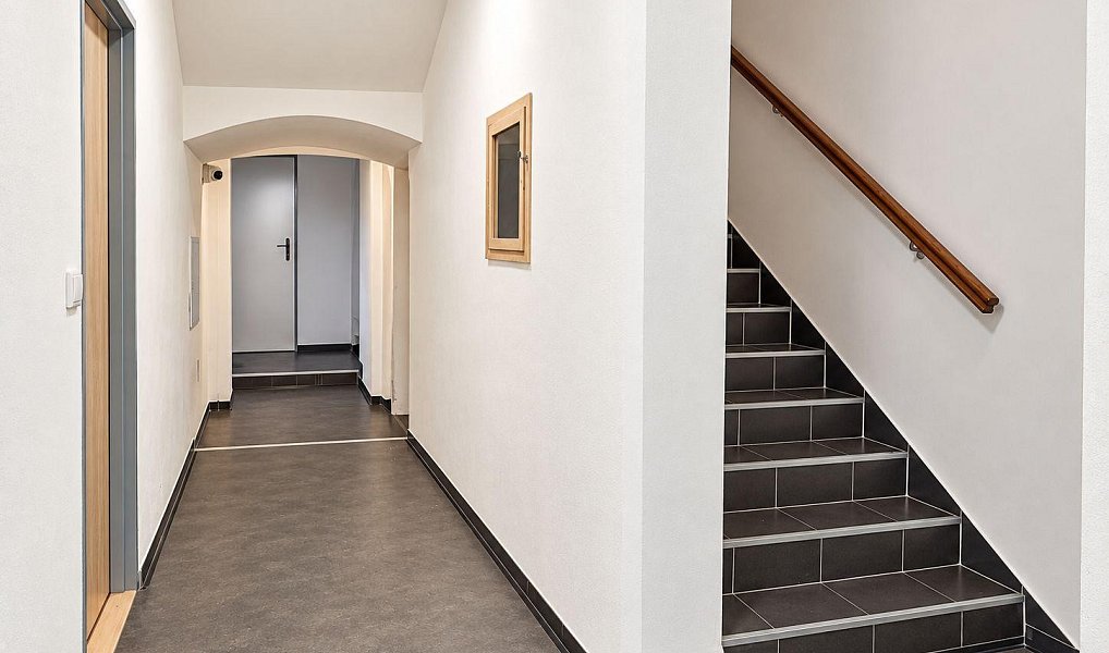 Pronájem bytu 1+1 45 m², Hrob – náhled fotky 10