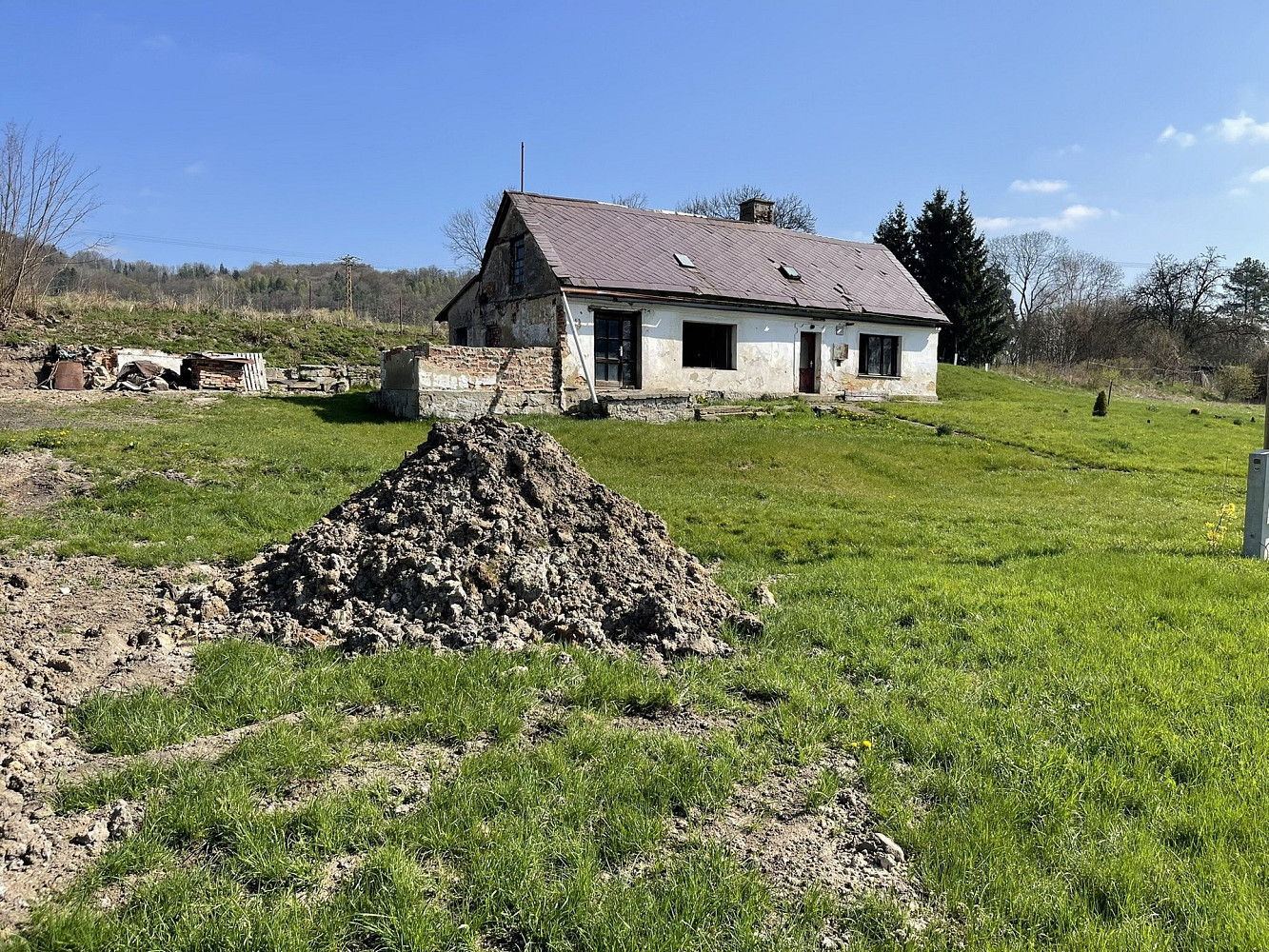 Prodej domu 119 m² s pozemkem 1 495 m² - View 2