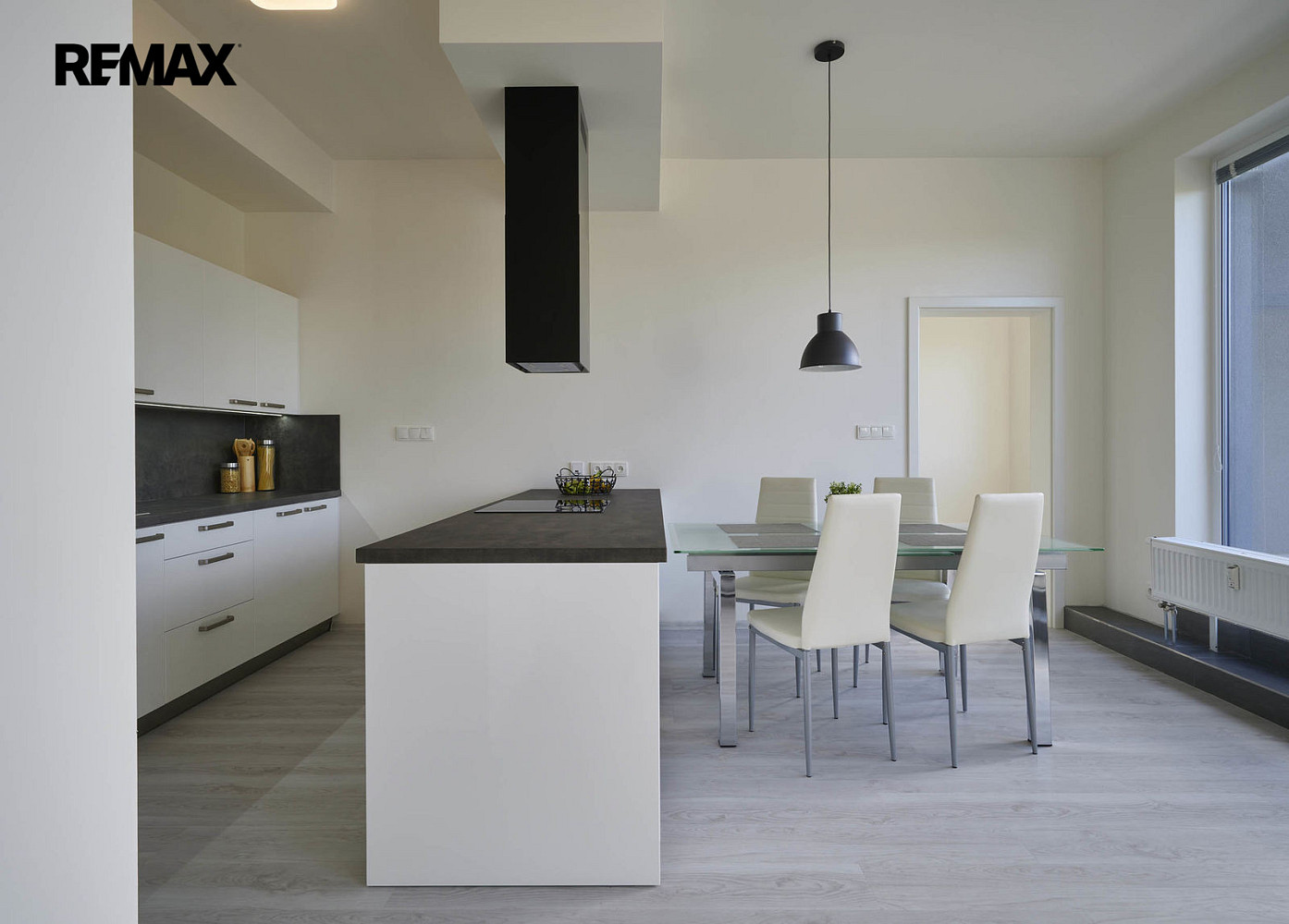 Pronájem bytu 4+kk 102 m² – fotografie 3