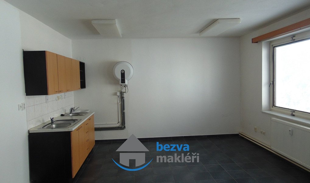Pronájem kanceláře 60 m², Skuteč – náhled fotky 2