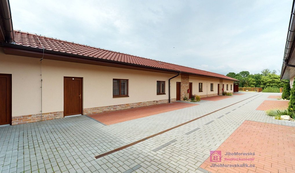 Prodej ubytovacího objektu 664 m², Bulhary – náhled fotky 3