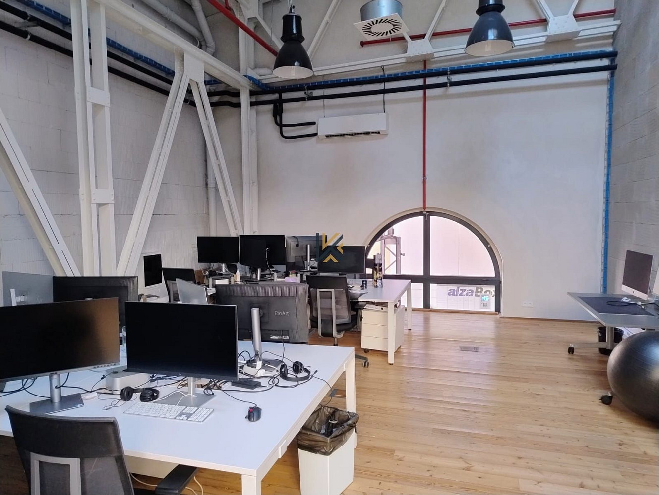 Pronájem kanceláře 595 m² – fotografie 3