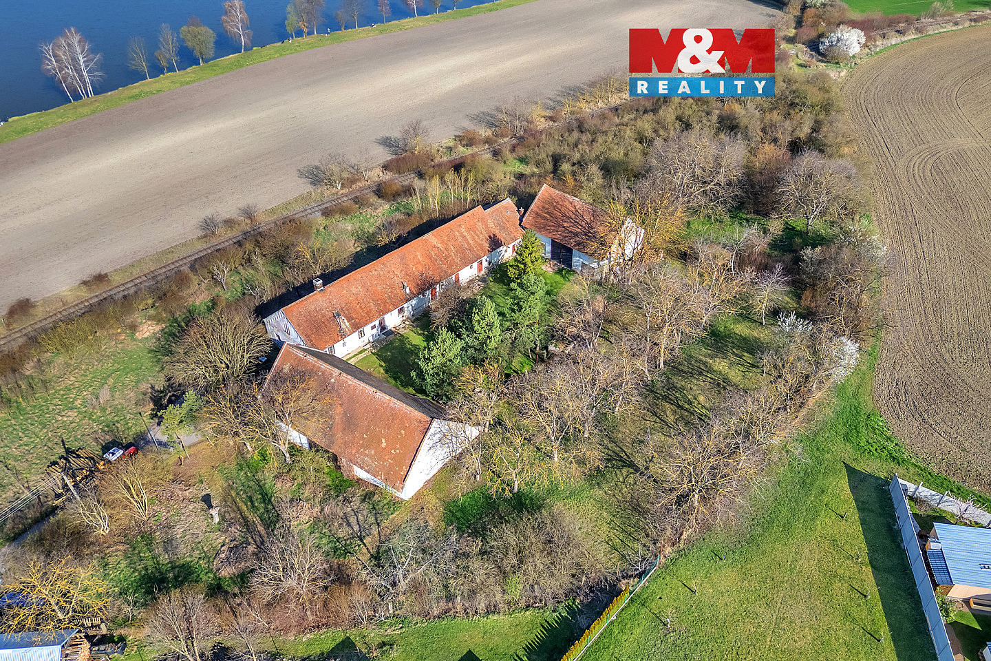 Prodej domu 253 m² s pozemkem 9 482 m²