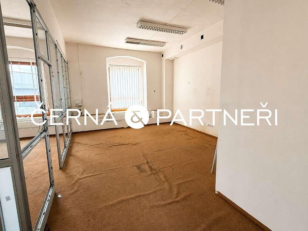 Pronájem kanceláře 264 m² — photo 3