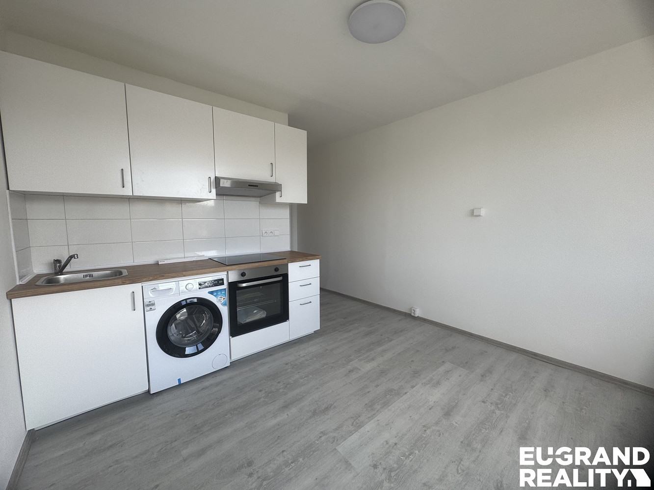 Pronájem bytu 1+kk 22 m² – fotografie 2