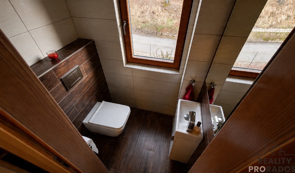Prodej domu 125 m² s pozemkem 861 m², Jesenice – náhled fotky 7