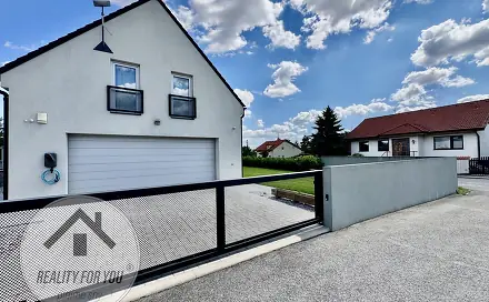 Prodej domu 240 m² s pozemkem 677 m², Radechovská, Bělá pod Bezdězem, okres Mladá Boleslav