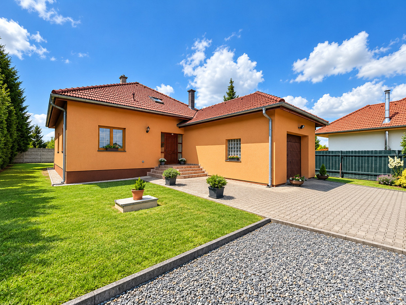 Prodej domu 280 m² s pozemkem 1 120 m² – fotografie 2
