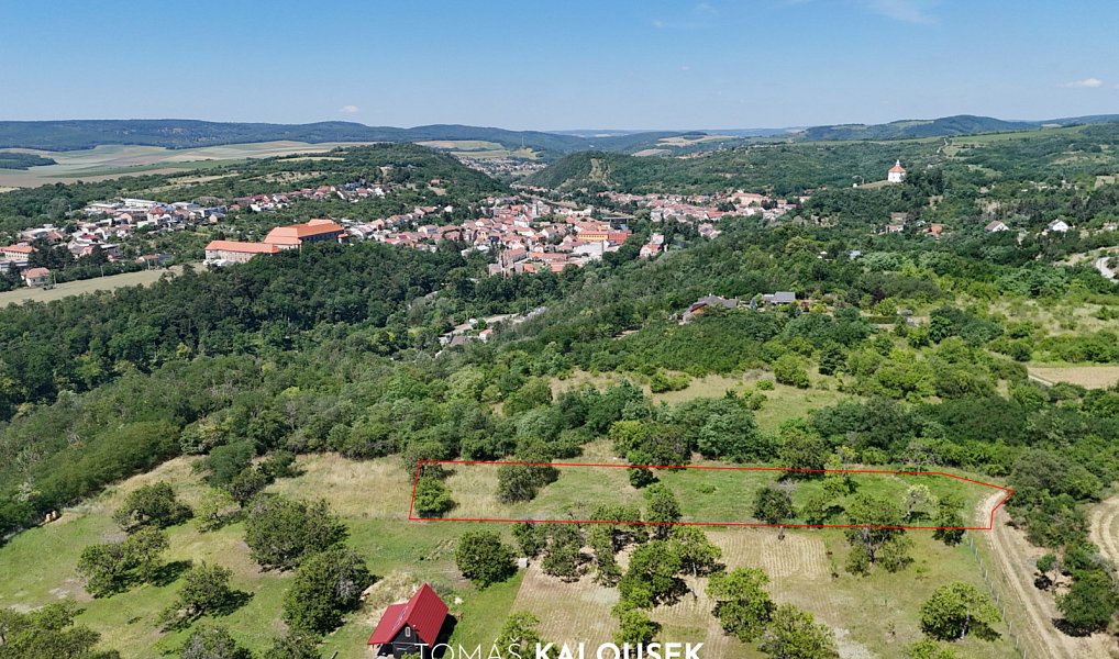 Prodej pozemku 2 107 m², Dolní Kounice – náhled fotky 2