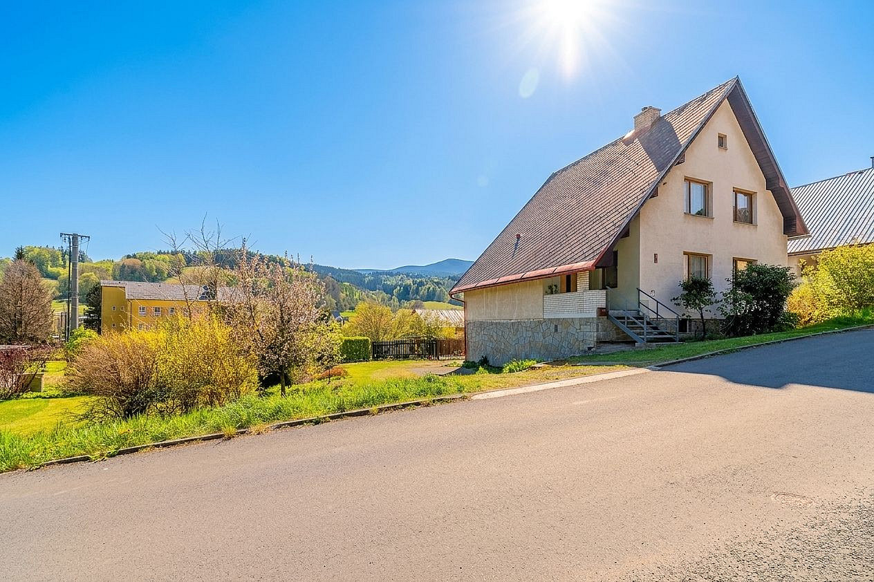 Prodej domu 260 m² s pozemkem 757 m²
