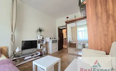 Pronájem bytu 3+1 92 m², Kubova, Praha 8 - Karlín