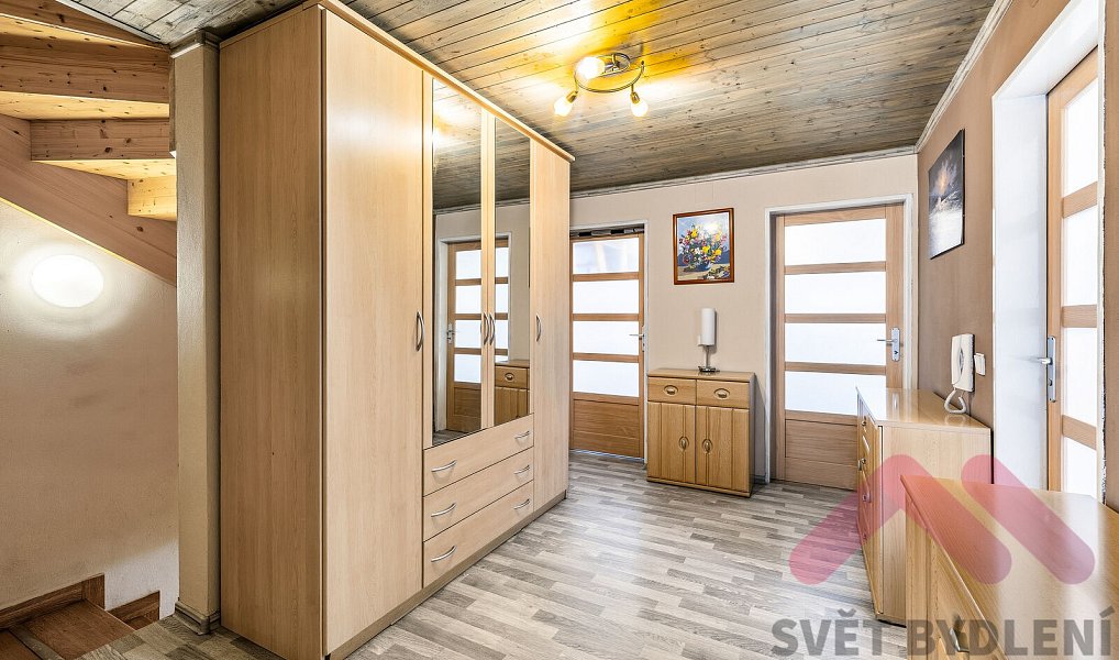Prodej domu 160 m² s pozemkem 210 m², Nupaky – náhled fotky 32
