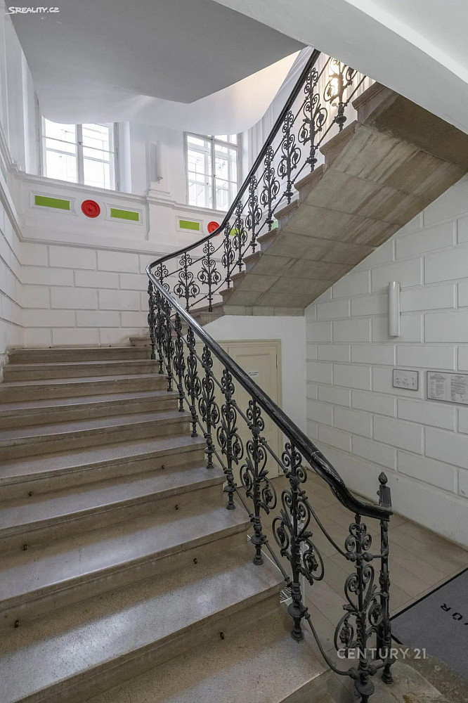Pronájem kanceláře 300 m² — photo 4