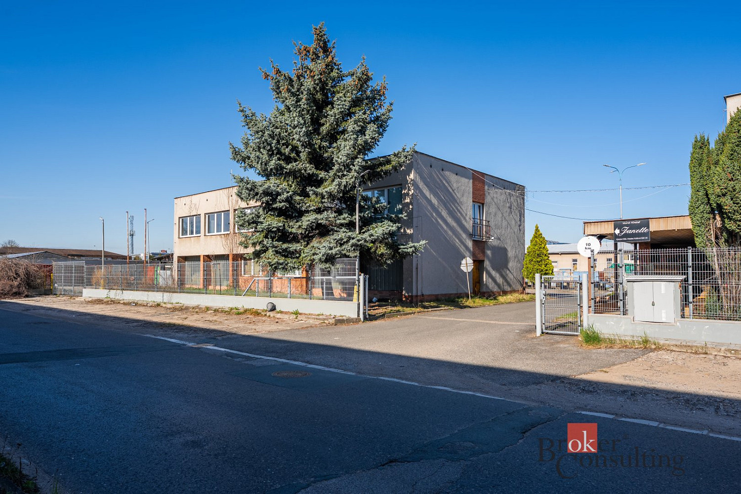 Pronájem výrobních prostor 1 059 m² – fotografie 2