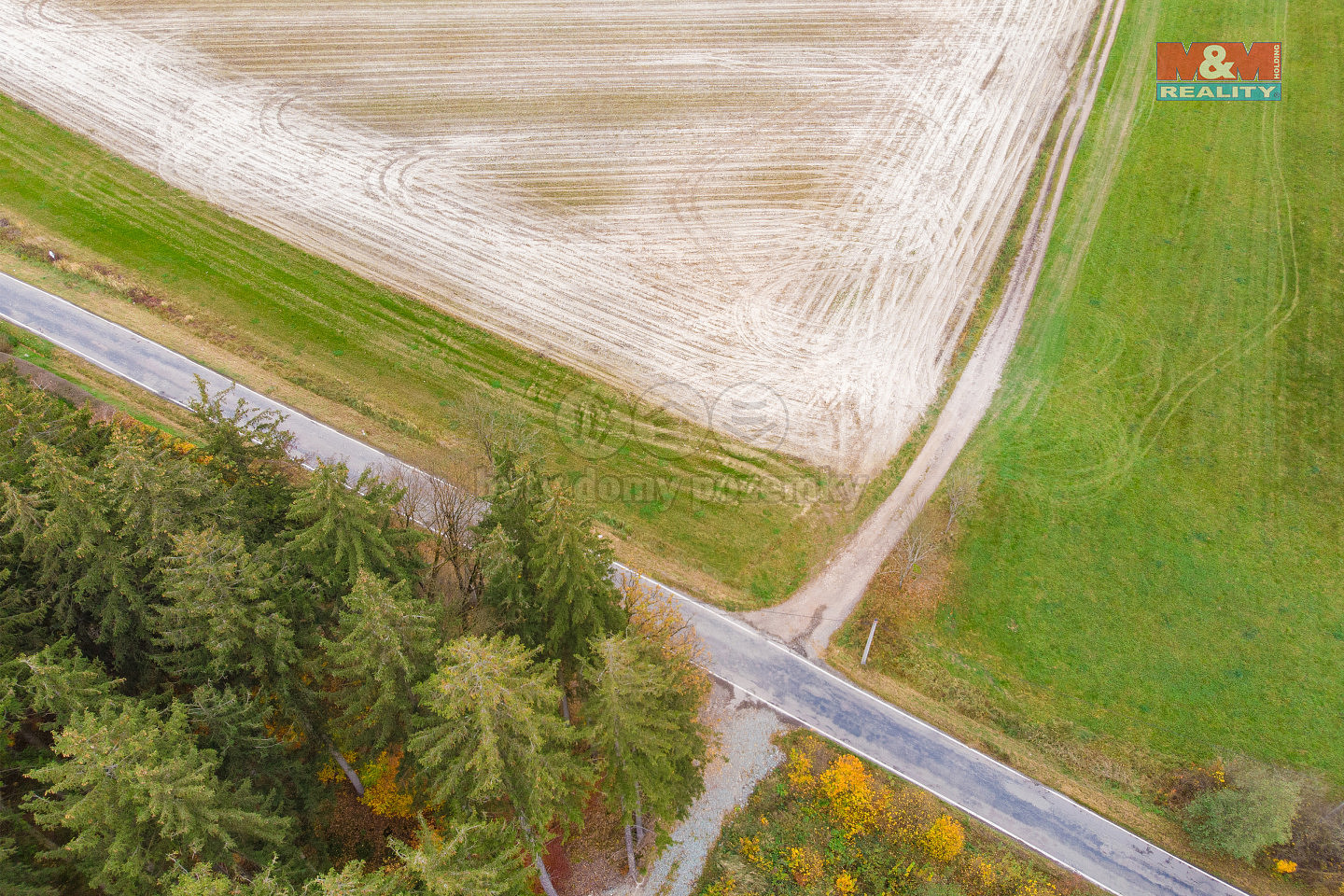 Prodej pole 1 661 m²