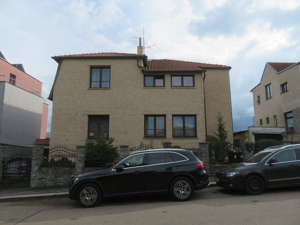 Dražba domu 221 m² s pozemkem 623 m² — photo 2