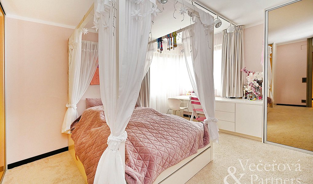 Prodej domu 310 m² s pozemkem 779 m², Popovičky – náhled fotky 11