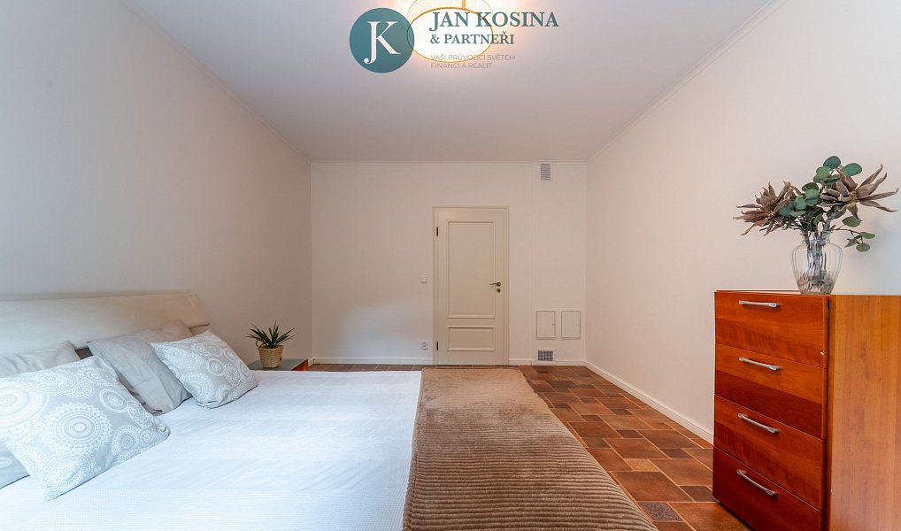 Prodej domu 236 m² s pozemkem 921 m², Mirošovice – náhled fotky 27