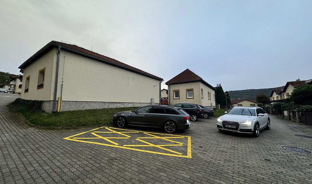Pronájem parkovacího místa, 18 m2, Kadaň – náhled fotky 4