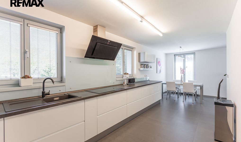 Prodej domu 227 m² s pozemkem 2 787 m², Okrouhlá – náhled fotky 7