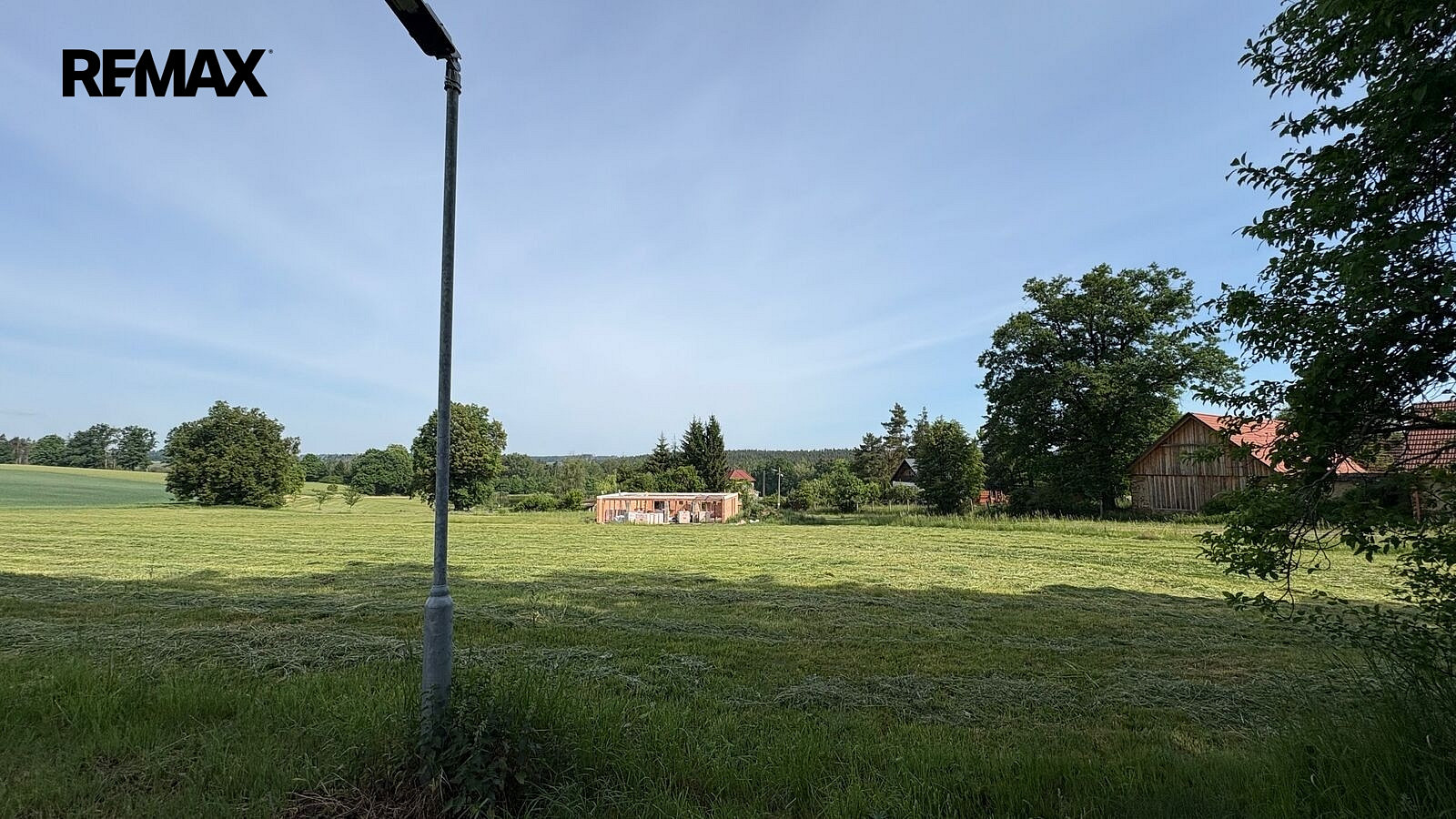 Prodej stavebního pozemku 1 017 m² – fotografie 3